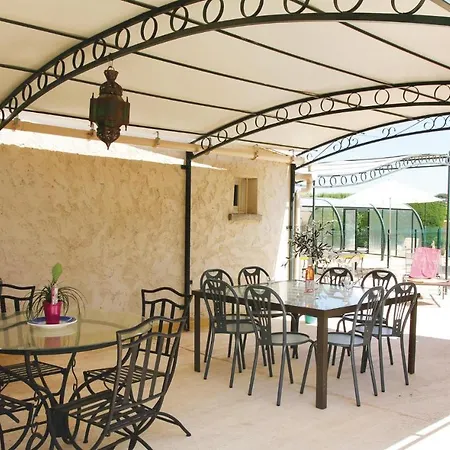 Holiday home Stunning In Du Gard