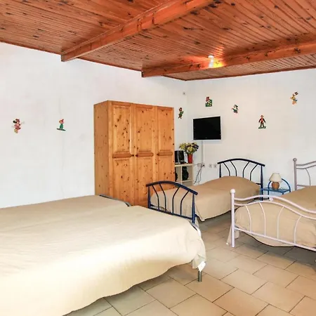Holiday home Stunning In Du Gard Rochefort-du-Gard